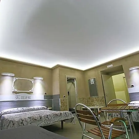 伊尼亚膳食公寓酒店 住宿加早餐酒店 3*