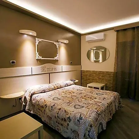 Enea Couette-café Naples