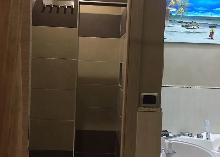 Enea לינה וארוחת בוקר 3*