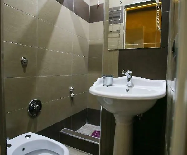 לינה וארוחת בוקר Enea 3*